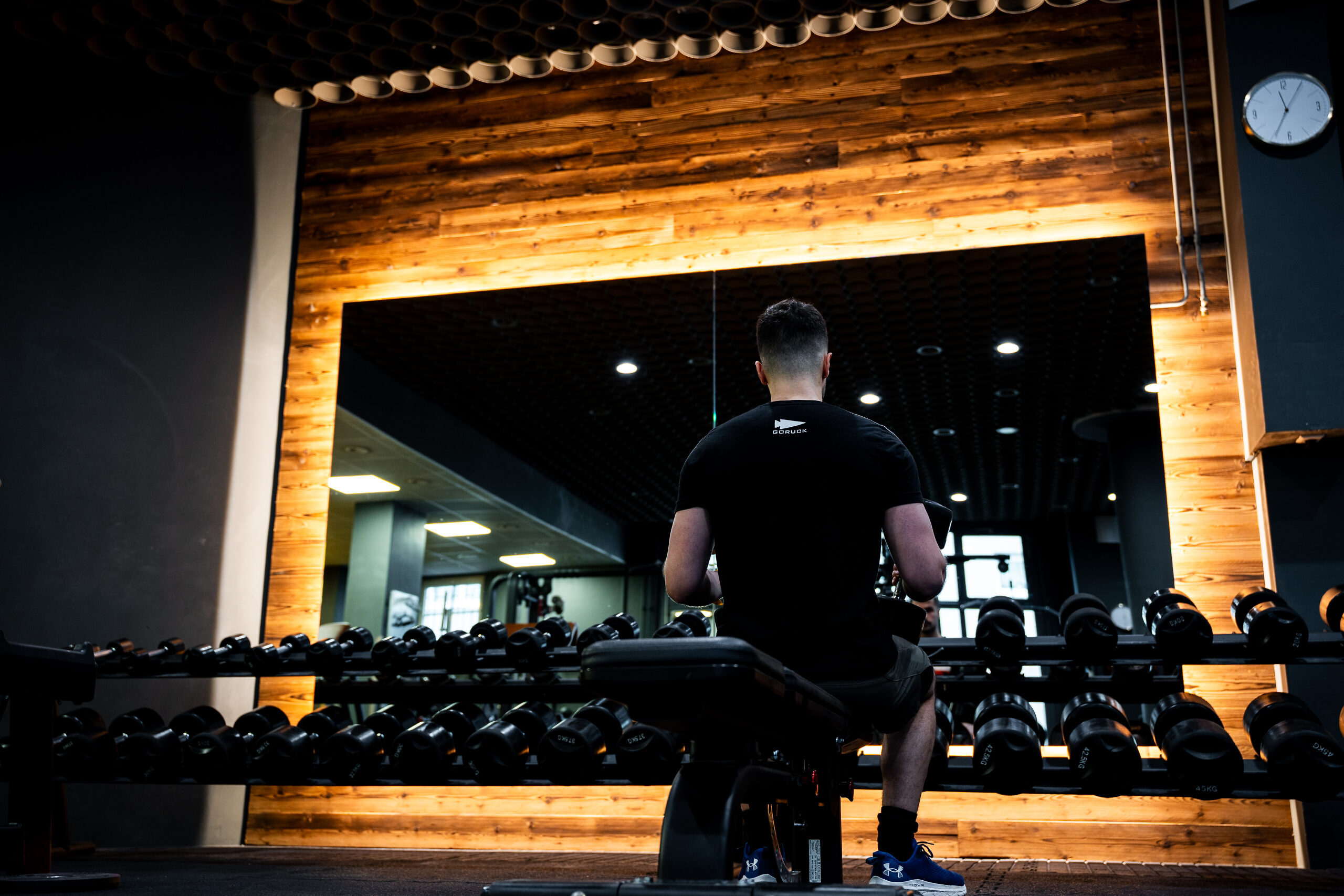 Freihantelbereich mit stilvollem Design – Trainingsfläche in Rastatt.